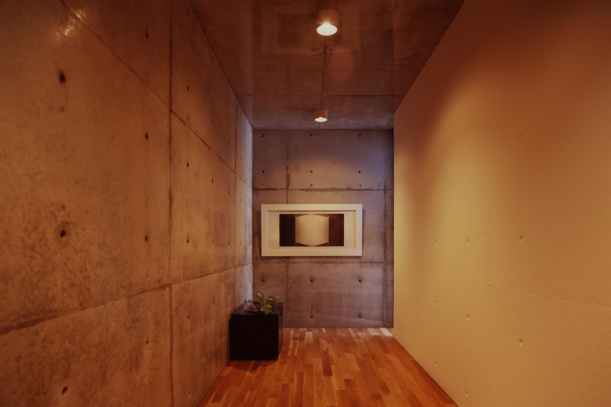 T HOUSE